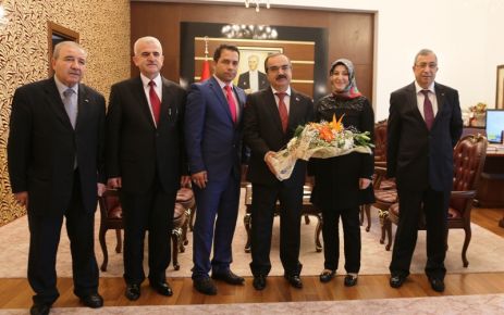 Sakarya Valisi Hüseyin Avni Coş,Öğretmenler günü kutlama törenlerine katıldı.