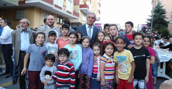 Eyüp Belediye Başkanı Remzi Aydın,iftar yemeğine katılımlarından dolayı Eyüplülere teşekkür
