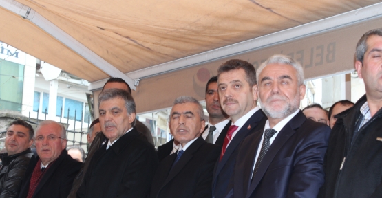 11. Cumhurbaşkanı Abdullah Gül  Cuma namazını Gaziosmanpaşa Merkez Cami'inde