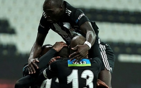 Beşiktaş’ın Kamerunlu yıldızı Vincent Aboubakar, BB Erzurumspor filelerini 2 kez