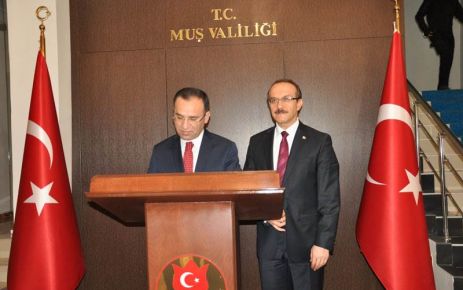 Adalet Bakanı Bekir Bozdağ, Muş Valisi Seddar Yavuz'u makamında ziyaret