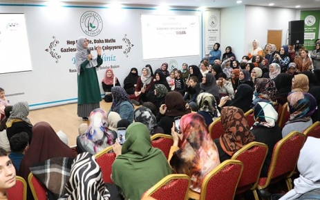 Uzman Aile Danışmanı ve Yazar Saliha Erdim, Gaziosmanpaşa Belediyesinin düzenlediği