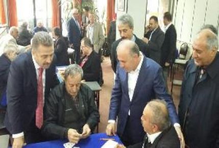 AK Parti İlçe Başkanlığı seçmen ziyaretleri sürüyor Gaziosmanpaşa AK Parti İlçe Başkanlığı yönetimi seçmen ziyaretlerine ağırlık verdi.