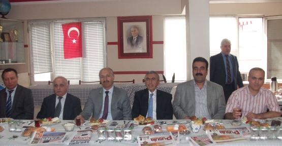 Sultangazi muhtarlar dernek başkanlığına,Cebeci mahallesi muhtarı Zeki Yıldız seçildi.