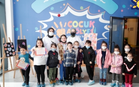 Arnavutköy Belediyesi tarafından hayata geçirilen Çocuk Atölyesi, ilk ebru sergisini