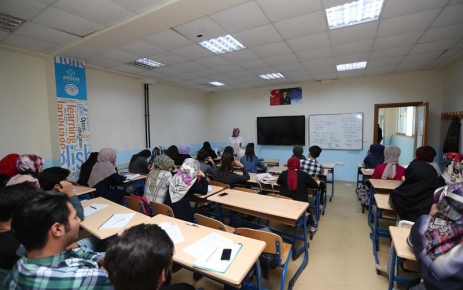 Arnavutköy Belediyesi, Üniversite Hazırlık Kursu ile öğrencileri üniversite sınavına hazırladığı