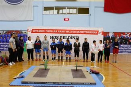 İstanbul Okullar Arası Halter Şampiyonası Arnavutköy Belediyesi'nin öncülüğünde yapıldı.