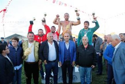 Arnavutköy Belediyesi tarafından bu yıl 6’ncısı düzenlenen Geleneksel Yağlı Güreş