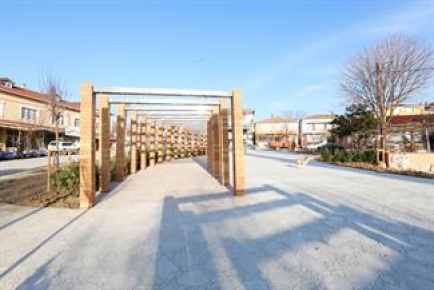 Arnavutköy Belediyesi tarafından başlatılan meydan yenileme çalışmalarının hızla sürdüğü açıklandı.