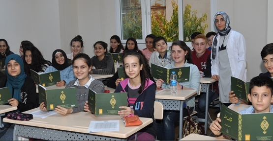 Gaziosmanpaşa Belediyesinin açtığı bilgi evlerinde on binlerce öğrencinin  Osmanlıca