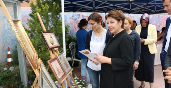 TBMM Başkanvekili Ayşe Nur Bahçekapılı, Eyüp Belediyesini ziyaret etti.
