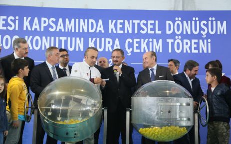 Çevre ve Şehircilik Bakanı Mehmet Özhaseki, İstanbul Büyükşehir Belediye Başkanı