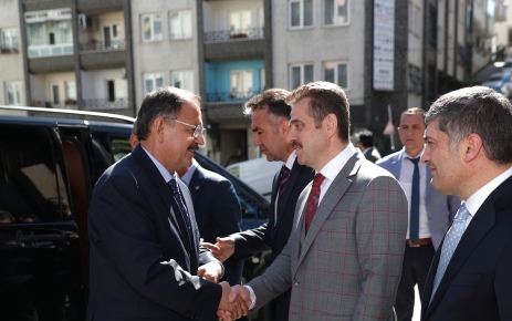 Çevre ve Şehircilik Bakanı Mehmet Özhaseki, Gaziosmanpaşa’da sanayici ve işadamlarıyla