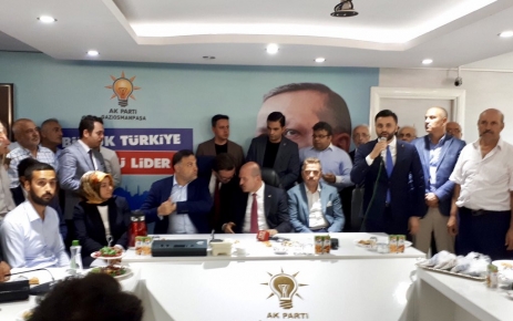AK Parti Gaziosmanpaşa İlçe Başkanlığındaki büyük buluşmada partililer bayramlaştı.