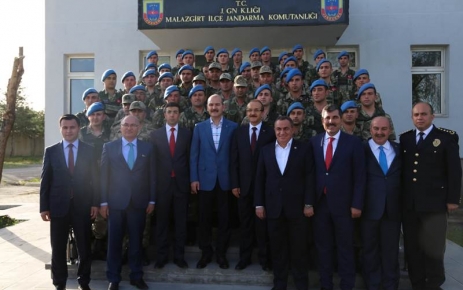 İçişleri Bakanı Süleyman Soylu, çeşitli programlara katılmak üzere Muş'a gitti.