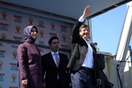 Başbakan Ahmet Davutoğlu, 43 günlük mitinglik uzun maratona Erzurum'dan start