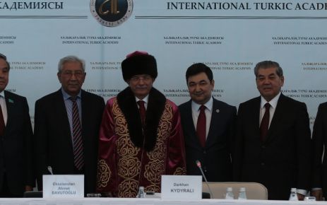 Başbakan Ahmet Davutoğlu, Hoşgörü ve Barış Sarayı'ndaki Uluslararası Türk Akademisi