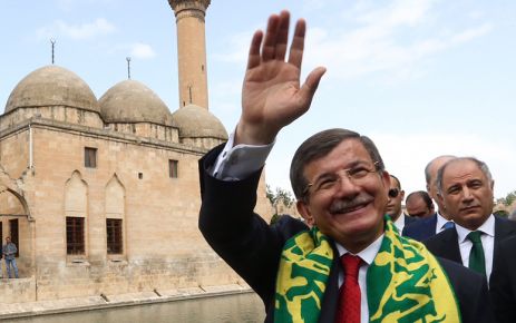 Başbakan Ahmet Davutoğlu, "Şanlıurfa’yı bağrıma basıyorum. Nasıl istilacılara karşı istiklal