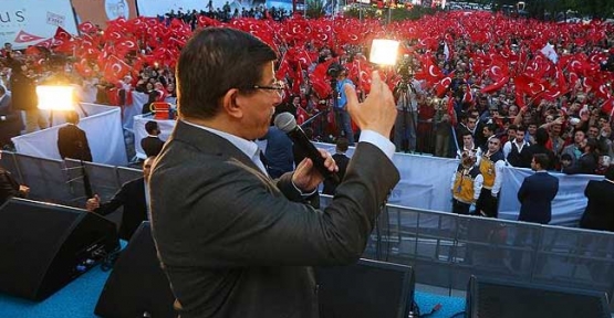 Başbakan Ahmet Davutoğlu partisinin Trabzon mitinginde konuştu.
