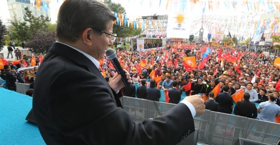 Başbakan Ahmet Davutoğlu "Biz bu toprakların insanlarının bereketlenmesini istiyoruz" dedi.