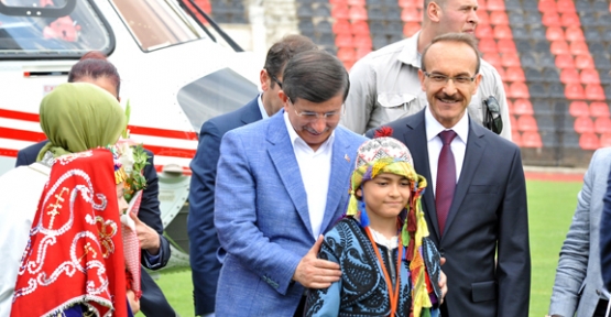 Başbakan Ahmet Davutoğlu Uşak'ta halka hitap etti.