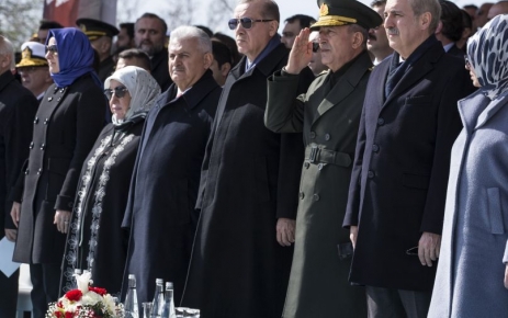 Başbakan Binali Yıldırım, depremden en çok etkilen Ayvacık ilçesine bağlı