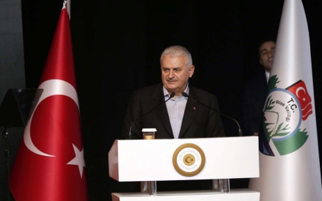 Başbakan Binali Yıldırım, "Teröristleri yok edeceğiz, tünelleri, yolları yapacağız. Dağlarda,