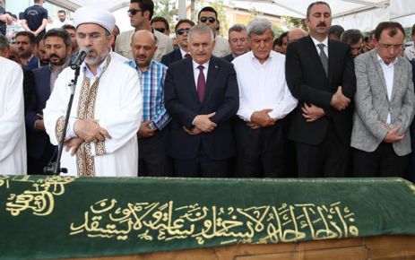 Milli Savunma Bakanı Fikri Işık'ın Validesi Mecbure Işık,Başbakan Binali Yıldırım'ında