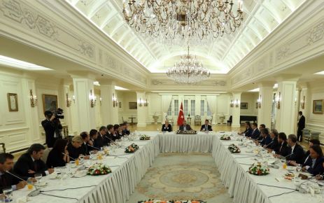 Başbakan Yıldırım, medya temsilcileri ile bir araya geldi Başbakan Binali Yıldırım, FETÖ soruşturmasına ilişkin,"Biz belirli kriterleri ortaya koyduk.