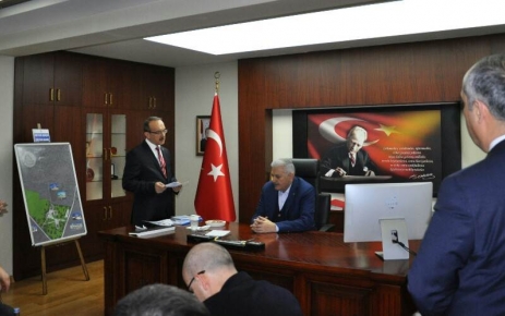 Başbakan Binali Yıldırım, Muş'ta valilik ve belediyeyi ziyaret etti.