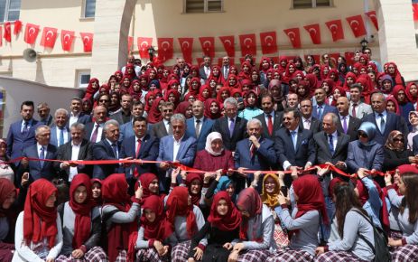 Başbakan Yıldırım Refahiye’de Başbakan Binali Yıldırım, Kız Anadolu İmam Hatip Lisesinin açılışını