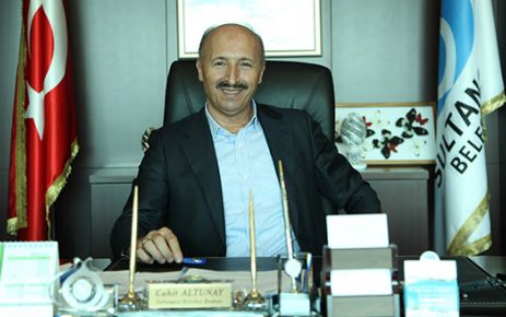 Sultangazi Belediye Başkanı Cahit Altunay, başarılı belediye başkanı olmanın formülünü