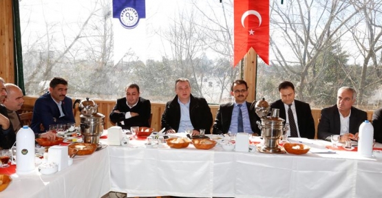 Arnavutköy Belediye Başkanı Haşim Baltacı muhtarları dinledi.