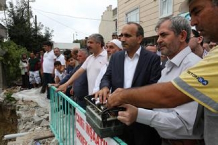 Arnavutköy Belediye Başkanı Haşim Baltacı, Merkez Camii'nin ve Yeşil Camii'nin