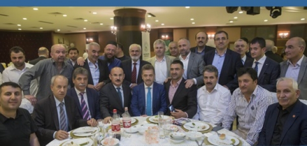 Gaziosmanpaşa Belediye Başkanı Hasan Tahsin Usta esnaflarla akşam yemeğinde bir