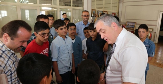 Eyüp Belediye Başkanı Remzi Aydın, Ağrılı çocuklara ziyaretlerinden dolayı teşekkür