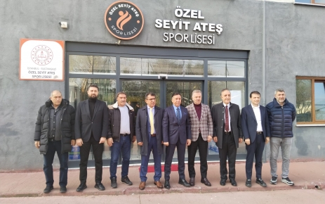 Gaziosmanpaşa Belediye Başkanı Hasan Tahsin Usta’yı bina girişinde Doğu ve