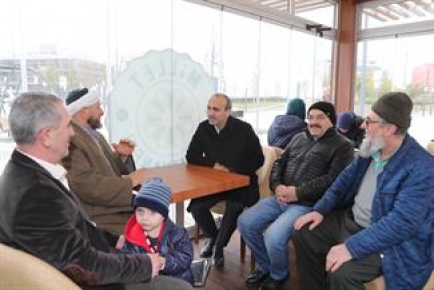 Arnavutköy Belediye Başkanı Haşim Baltacı, Millet Kıraathanesi ziyaret ederek, vatandaşlar