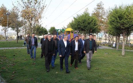 Eyüp Belediye Başkanı Remzi Aydın, Güzeltepe Mahallesi’nde incelemelerde bulundu.
