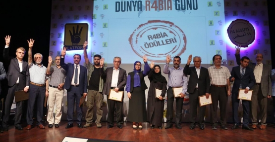 Eyüp Belediye Başkanı Remzi Aydın "Rabia Onur Ödülü" aldı.