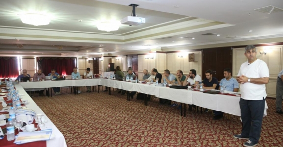 Eyüp Belediye Başkanı Remzi Aydın, başkan yardımcıları ve birim müdürleriyle