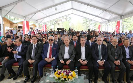 İstanbul Büyükşehir Belediye Başkanı Kadir Topbaş, Lale Festivali’nin açılışını 