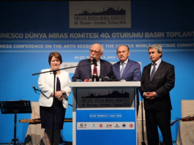 İstanbul Büyükşehir Belediye Başkanı Kadir Topbaş, Moskova Belediye Başkanı Sergey