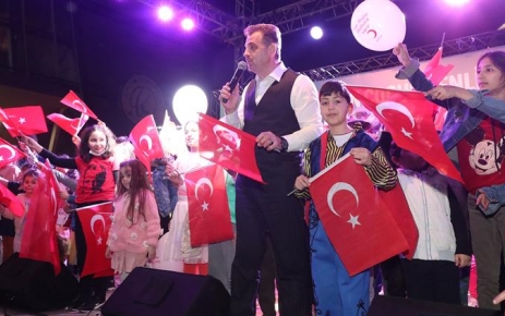 Gaziosmanpaşalı çocuklar, 23 Nisan Ulusal Egemenlik ve Çocuk Bayramı’nın coşkusunu,