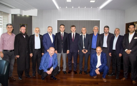 Gaziosmanpaşa Kaymakamı Oktay Çağatay ve Belediye Başkanı Hasan Tahsin Usta,muhtarlar