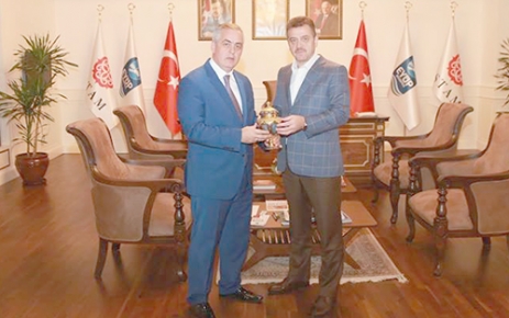 Gaziosmanpaşa Belediye Başkanı Hasan Tahsin Usta, Eyüp Belediye Başkanı Remzi