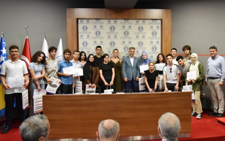 Gaziosmanpaşa Belediye Başkanı Hasan Tahsin Usta "Türk öğrencilerine Saraybosna'da sertifikalarını