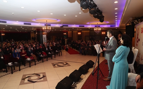 Gaziosmanpaşa Belediye Başkanı Hasan Tahsin Usta, kadınların 8 Mart Dünya