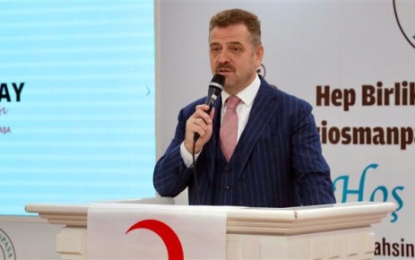 Gaziosmanpaşa Belediye Başkanı Hasan Tahsin Usta, Kızılay Haftası dolayısıyla düzenlenen