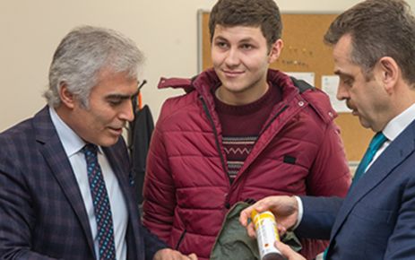 Gaziosmanpaşa Belediye Başkanı Hasan Tahsin Usta,Askerliklerini yapmaya giden gençlere içerisinde